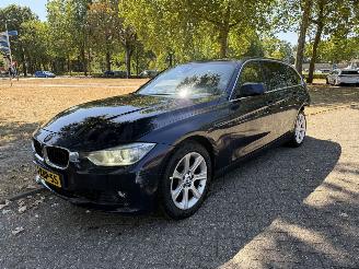 damaged passenger cars BMW 3-serie  2013/1