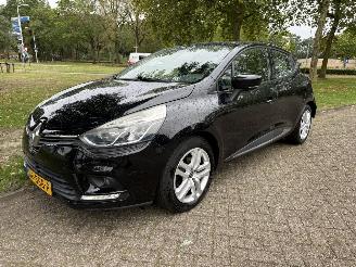 Damaged car Renault Clio  2017/1