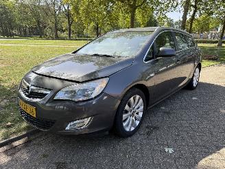 Coche accidentado Opel Astra SPORTS TOURER 2013/1
