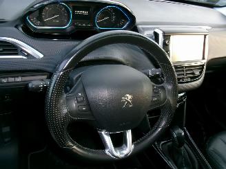 Peugeot 2008 1.2 Crossway picture 35