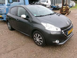 Peugeot 208 1.2 Allure 5 Drs picture 3