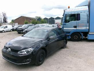Damaged car Volkswagen Golf 1.2 Allstar - 5 Drs 2017/2