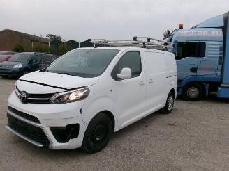 krockskadad bil bedrijf Toyota Proace 2.0 D- Bestelwagen 2017/8