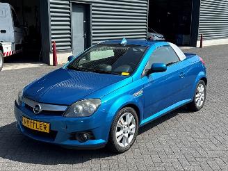 Opel Tigra 1.8 16V Cabrio  Benzine 1.796cc 92kW (125pk) FWD picture 2