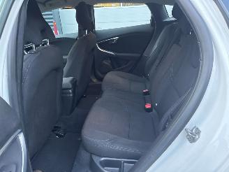 Volvo V-40 1.6 T2 GTDi 16V Hatchback 4Dr Benzine 1.596cc 88kW (120pk) FWD picture 10