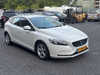 Volvo V-40 1.6 T2 GTDi 16V Hatchback 4Dr Benzine 1.596cc 88kW (120pk) FWD picture 7