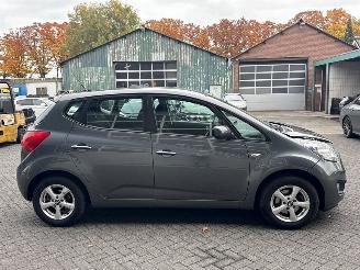 Kia Venga 1.4 CVVT 16V MPV  Benzine 1.396cc 66kW (90pk) FWD picture 6
