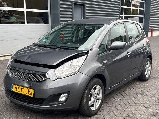 krockskadad bil auto Kia Venga 1.4 CVVT 16V MPV  Benzine 1.396cc 66kW (90pk) FWD 2011/9