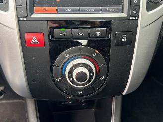 Kia Venga 1.4 CVVT 16V MPV  Benzine 1.396cc 66kW (90pk) FWD picture 17