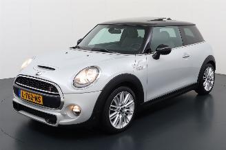uszkodzony samochody osobowe Mini Cooper S 2.0 16V Cooper S Hatchback 2Dr Benzine 1.998cc 141kW (192pk) FWD 2014/8