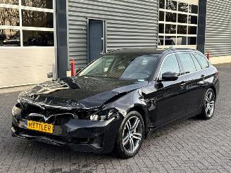 skadebil auto BMW 5-serie 530e xDrive 2.0 Turbo 16V Combi/o  Elektrisch Benzine 1.998cc 215kW (292pk) 4x4 2021/9