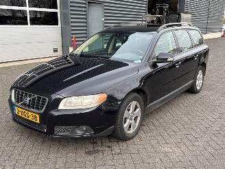 skadebil auto Volvo V-70 2.4 D 20V Combi/o  Diesel 2.401cc 120kW (163pk) FWD 2008/4