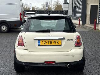 Mini Cooper 1.6 16V Cooper Hatchback  Benzine 1.598cc 88kW (120pk) FWD picture 4