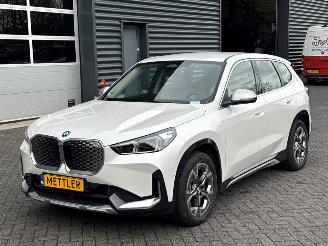 BMW iX1 XDrive30 67 kWh, camera, navigatie, trekhaak 2023/12
