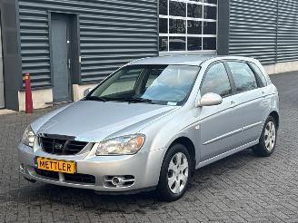 skadebil auto Kia Cerato 1.6 16V Hatchback  Benzine 1.599cc 77kW (105pk) FWD 2005/4