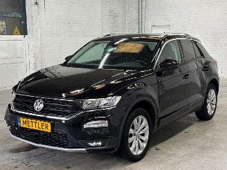 Voiture accidenté Volkswagen T-Roc 1.5 TSI Evo BMT 16V SUV  Benzine 1.498cc 110kW (150pk) FWD 2019/6