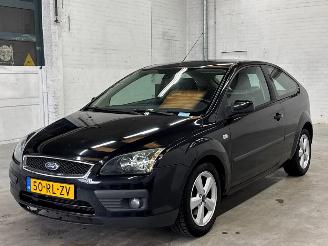 Schadeauto Ford Focus 1.6 16V Hatchback  Benzine 1.596cc 74kW (101pk) FWD 2005/6