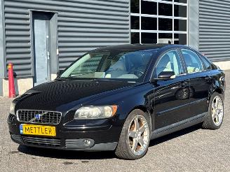 damaged passenger cars Volvo S-40 2.4 20V Sedan 4Dr Benzine 2.435cc 103kW (140pk) FWD 2004/10