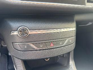 Peugeot 308 1.2 12V e-THP PureTech 130 picture 22