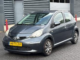 Schadeauto Toyota Aygo 1.0 12V VVT-i Hatchback  Benzine 998cc 50kW (68pk) FWD 2007/5