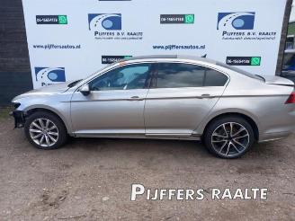 Vrakbiler auto Volkswagen Passat Passat (3G2), Sedan, 2014 / 2024 2.0 TDI BiTurbo 16V 4Motion 2016/8