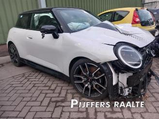 Uttjänta bilar auto Mini Mini Mini Electric (J01), Hatchback 3-drs, 2023 Cooper E 40.7 kWh 2024/7