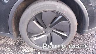 Tesla Model Y Model Y, SUV, 2025 RWD 58 kWh, Long Range RWD 75 kWh picture 18