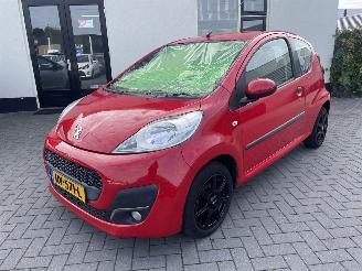 krockskadad bil auto Peugeot 107 1.0 Première AIRCO 2012/9