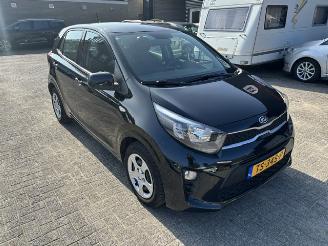 damaged passenger cars Kia Picanto 1.0 5-drs PlusLine airco  NAP 2018/10