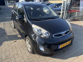 damaged passenger cars Kia Picanto 1.0 5-drs Plus Pack airco 2013/5