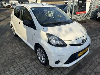 krockskadad bil auto Toyota Aygo 1.0 5-drs Now airco Nap 2013/10