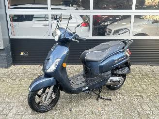 skadebil bromfiets Sym  Fiddle 2 2012/8