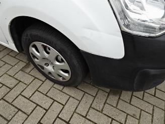 Peugeot Partner 120 1.6 BlueHDi 100 L1 Première S&S xxl airco picture 9