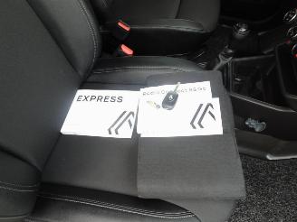Renault Express 1.3 TCe 100 Comfort benzine uitvoering airco uniek picture 11