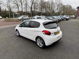 Peugeot 208 1.2 PureTech Signature NAVIGATIE picture 31