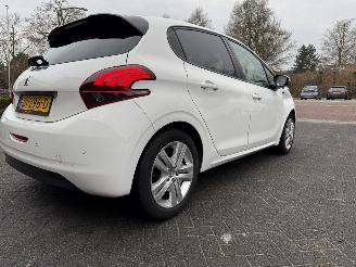 Peugeot 208 1.2 PureTech Signature NAVIGATIE picture 5