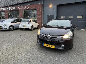 Damaged car Renault Clio 0.9 TCe Dynamique (Hatchback 5-dr.) 2013/4