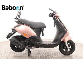dañado ciclomotor Piaggio  Zip 45KM 2023/11