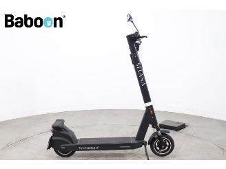 damaged scooters AGM  Alpha 25KM met NL kenteken 2026/4