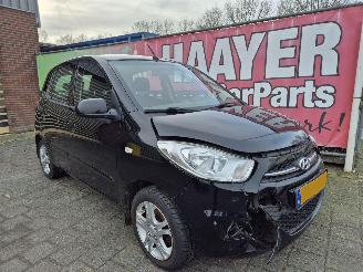 damaged passenger cars Hyundai I-10 1.1i drive cool 2011/6