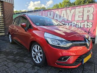damaged passenger cars Renault Clio 1.5 DCi Ecoleader intens 2017/3
