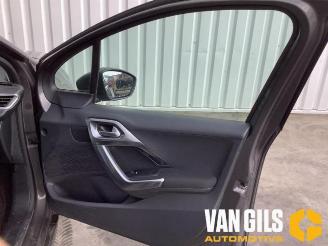 Peugeot 2008 2008 (CU), MPV, 2013 / 2019 1.2 12V e-THP PureTech 110 picture 11