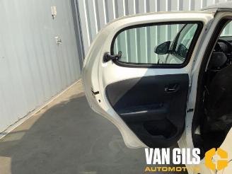 Peugeot 108 108, Hatchback, 2014 1.0 12V VVT-i picture 13