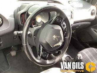 Peugeot 108 108, Hatchback, 2014 1.0 12V VVT-i picture 14