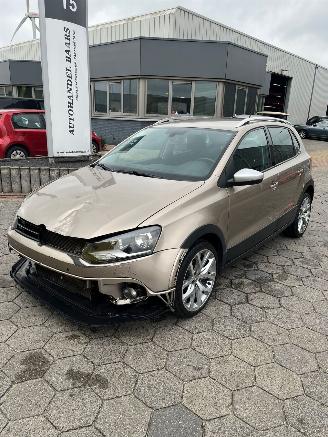 krockskadad bil auto Volkswagen Polo 1.2 TSI Cross 2017/1