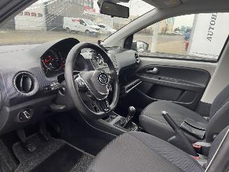 Volkswagen Up! 1.0 beats picture 14