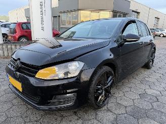 Vaurioauto  passenger cars Volkswagen Golf Golf 1.0 TSI Comfortline 2016/1