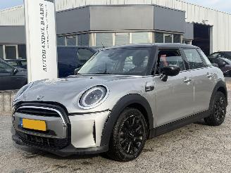 Schadeauto Mini Cooper 1.5 Cooper Camden Edition AUTOMAAT 2024/1