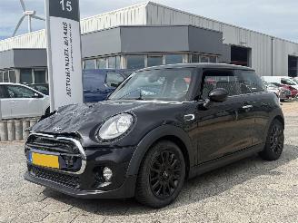Schadeauto Mini Cooper 1.5 Cooper Business 2016/12