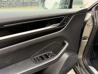 Porsche Macan 4 picture 8